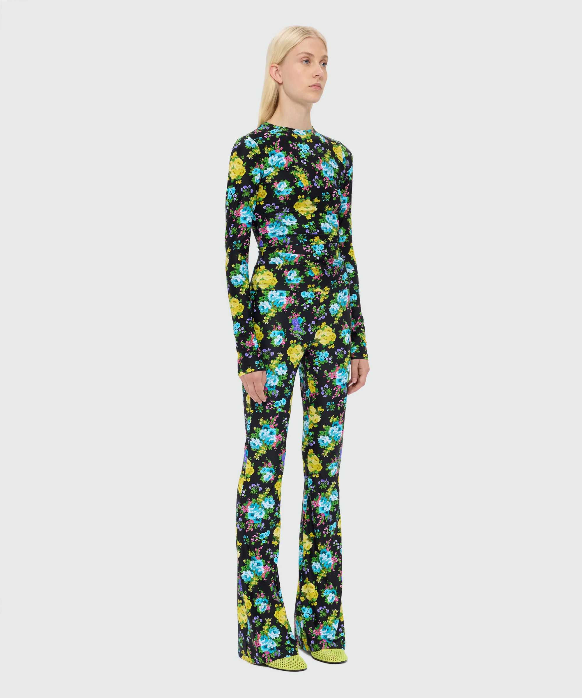 Black lycra T-shirt with floral print - Image 4